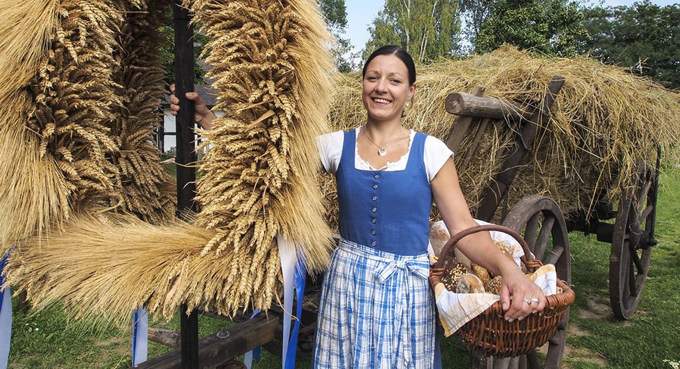 Die sch&ouml;nste Erntekrone wird gek&uuml;rt. // &copy; Freilichtmuseum Klockenhagen