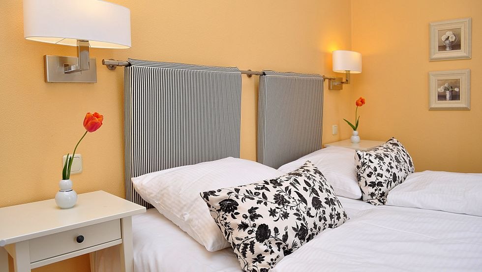 Schlafzimmeransicht Ferienwohnungen Villa Germania, &copy; Hotel Westfalia