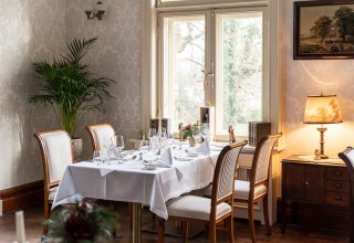 Das Restaurant im Schlossgut Gorow bittet zu Tisch // &copy; Schlossgut Gorow / DOMUSImages
