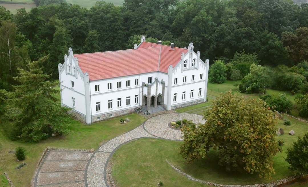Luchtfoto van landhuis Levetzow, © Herrenhaus Levetzow / Bernd Lüskow Luchtfoto van landhuis Levetzow, © Herrenhaus Levetzow / Bernd Lüskow