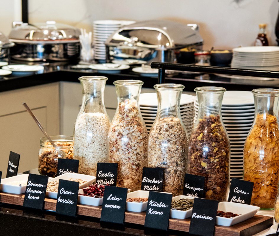 Sei-Gast-2026_Strandhotel-Ostseeblick_Fr&uuml;hst&uuml;ck-mit-Meerblick_C_Strandhotel-Ostseeblick.jpg (3), &copy; Strandhotel Ostseeblick