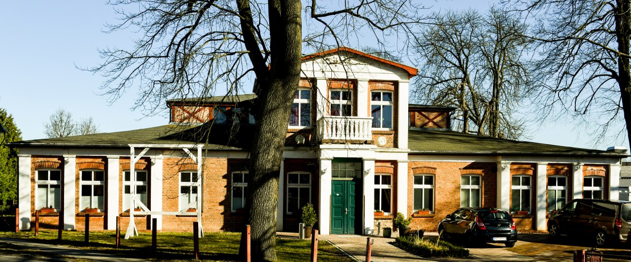 Außenansicht Theater Schiefe Ebene Neustrelitz // © Theater Schiefe Ebene Außenansicht Theater Schiefe Ebene Neustrelitz // © Theater Schiefe Ebene