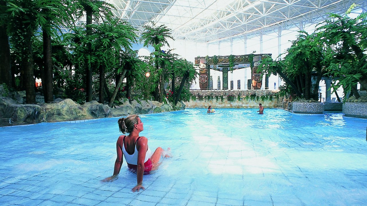 Het golfslagbad, een van de vele verschillende waterattracties // &copy; HanseDom Stralsund GmbH