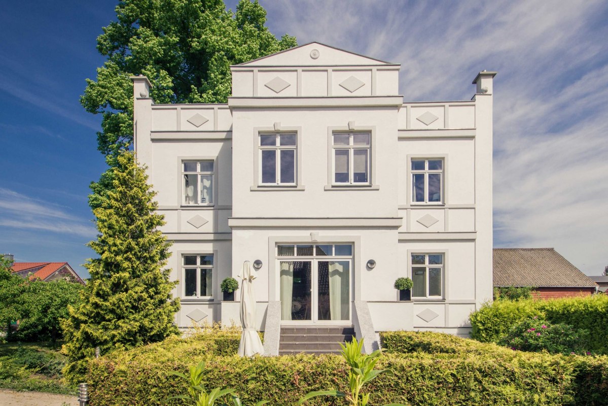 Wenige Schritte vom malerischen Naturhafen an der Krumminer Wiek entfernt, erwartet auf Usedom das historische Gutshaus Krummin seine G&auml;ste. // &copy; Gutshaus Krummin / Matthias Friel