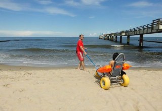 Strandrollstuhl in Koserow auf Usedom // &copy; Kurverwaltung Koserow