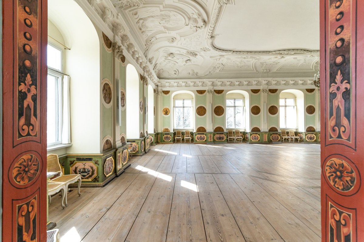Der Rittersaal im Gut Hohen Luckow kann gemietet werden. // © DOMUSImages Der Rittersaal im Gut Hohen Luckow kann gemietet werden. // © DOMUSImages