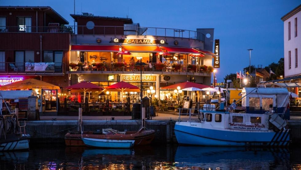 Blick auf das CASA MIA bei Nacht // &copy; Casa Mia Restaurant