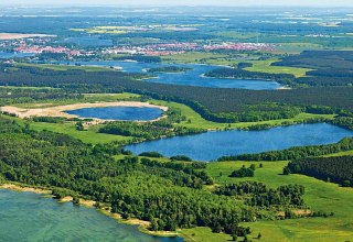 Zoveel blauw en groen – luchtfoto van het Müritz Nationalpark, © TMV/Steindorf-Sabath Zoveel blauw en groen – luchtfoto van het Müritz Nationalpark, © TMV/Steindorf-Sabath