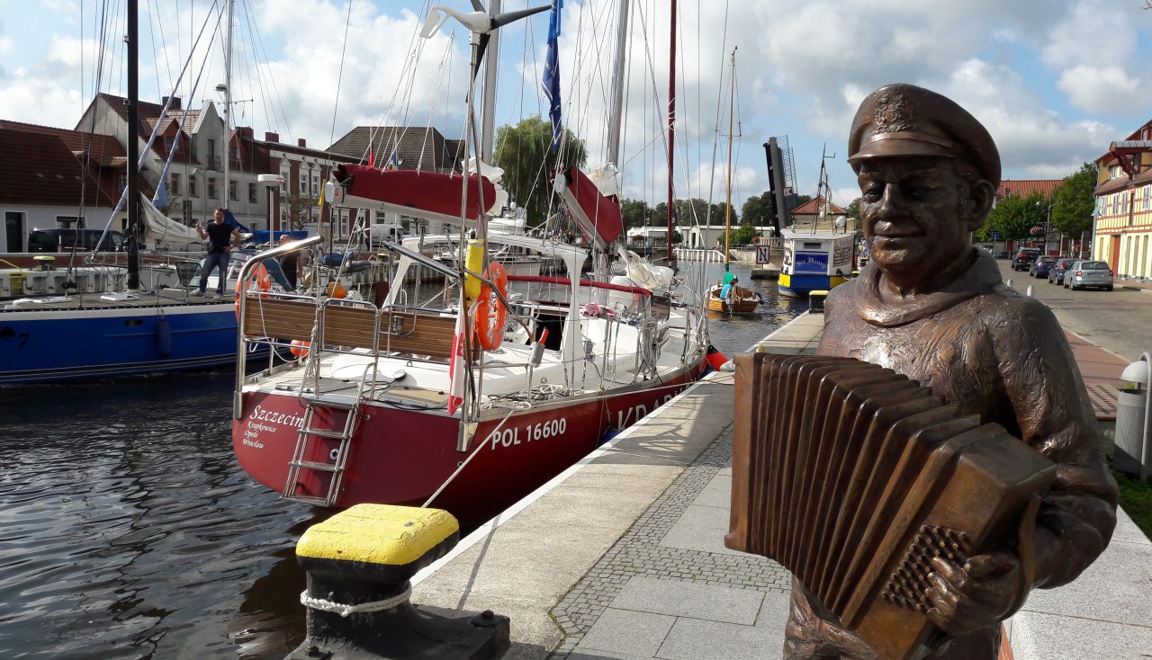 Einige Bronzefiguren gibt es an der Hafenpromenade und im Stadtzentrum des Seebades Ueckerm&uuml;nde zu entdecken. // &copy; Stadt Seebad Ueckerm&uuml;nde