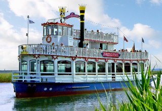 Dank der komfortablen Ausstattung wird Ihre Feier auf der &raquo;BALTIC STAR&laquo; in jeder Jahreszeit zu einem besonderen Erlebnis. // &copy; Fahrgastschifffahrt Poschke