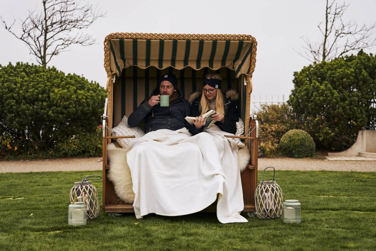Auch im Winter k&ouml;nnen Sie bei einem hei&szlig;en Getr&auml;nk im Strandkorb entspannen, &copy; Arne Nagel