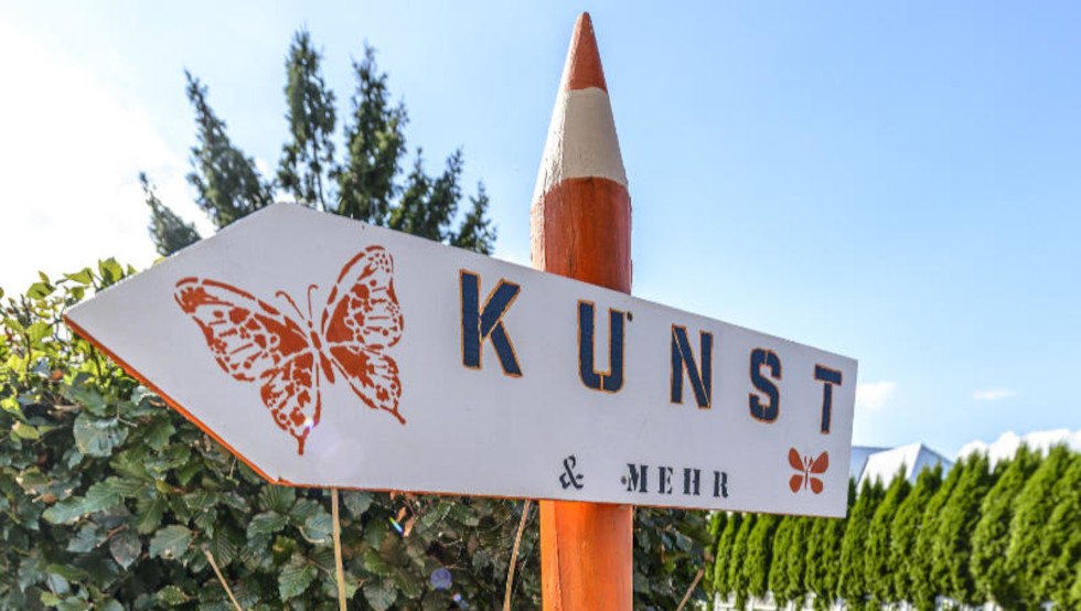 Wegweiser zur Ausstellung, &copy; peter vogel TROLL