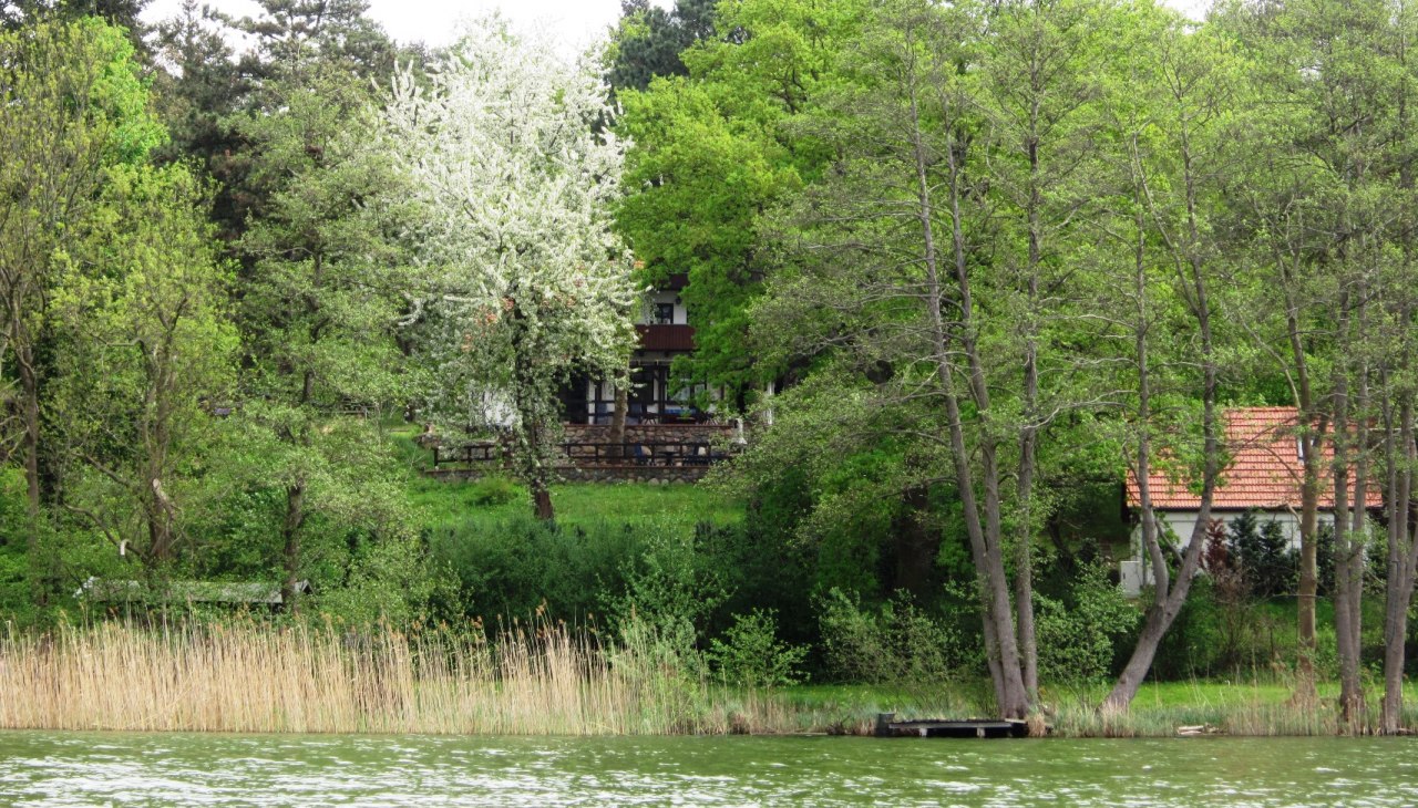 Blick vom See auf das Haus, © Bernhard Barth Blick vom See auf das Haus, © Bernhard Barth