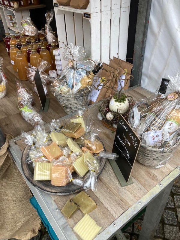 Produkte im Hofladen beim Eierbaron aus Freest. // © Henry Schönrock Produkte im Hofladen beim Eierbaron aus Freest. // © Henry Schönrock