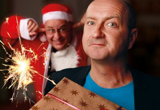 Kult-Weihnachtsprogramm Schwarze Grütze »Endstation Pfanne – was bleibt, ist eine Gänsehaut!« // © Thomas Bartilla Kult-Weihnachtsprogramm Schwarze Grütze »Endstation Pfanne – was bleibt, ist eine Gänsehaut!« // © Thomas Bartilla