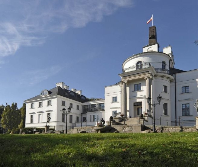 Inmitten eines &uuml;ber 100 Hektar gro&szlig;en Landschaftsparks liegt das Schlosshotel Burg Schlitz // &copy; Schlosshotel Burg Schlitz/Petra St&uuml;ning Photografie