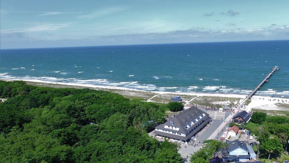 Das Strandhotel Ostseewoge aus der Vogelperspektive, © Strandhotel Ostseewoge Das Strandhotel Ostseewoge aus der Vogelperspektive, © Strandhotel Ostseewoge