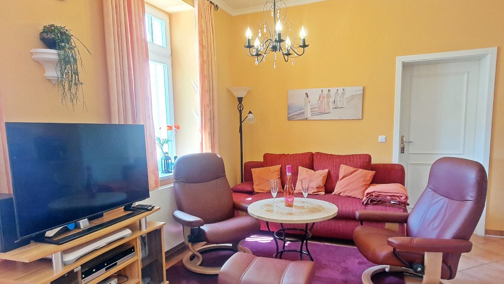 Wohnzimmer der Ferienwohnung, &copy; Fewo-Christ