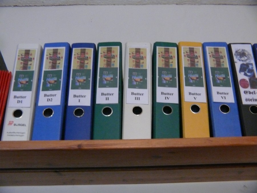 Ordner &Uuml;bersicht mit 400 Blatt Butter-Einwickelpapier, &copy; Peter Ramsch