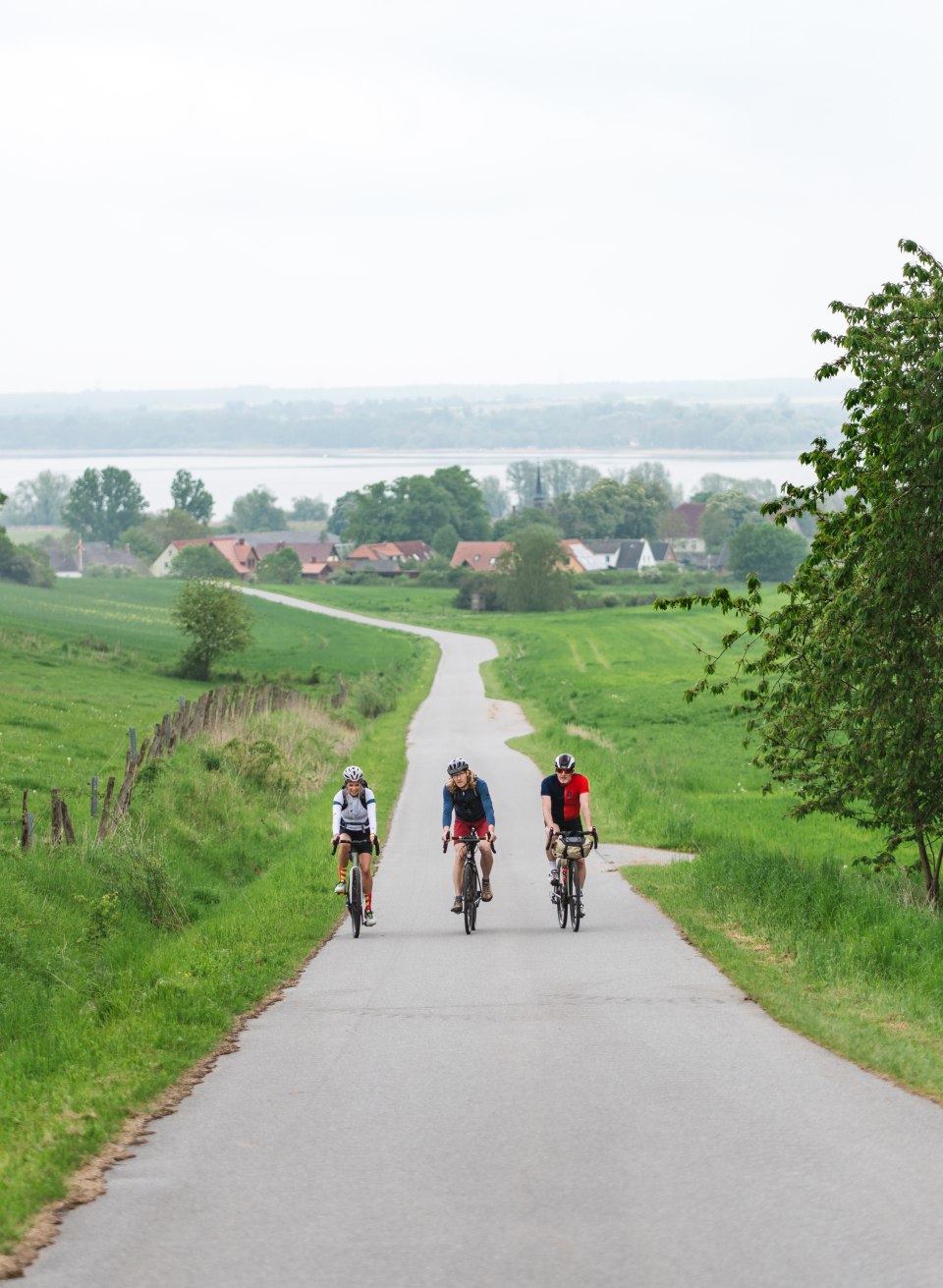 Weelderig groen vormt de achtergrond van het podium in Mecklenburg Zwitserland.