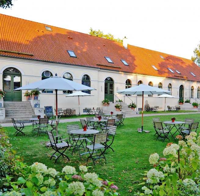 Das Kavaliershaus lädt zum Verweilen ein // © Kavaliershaus am Finckener See / Cyrus Saedi Das Kavaliershaus lädt zum Verweilen ein // © Kavaliershaus am Finckener See / Cyrus Saedi
