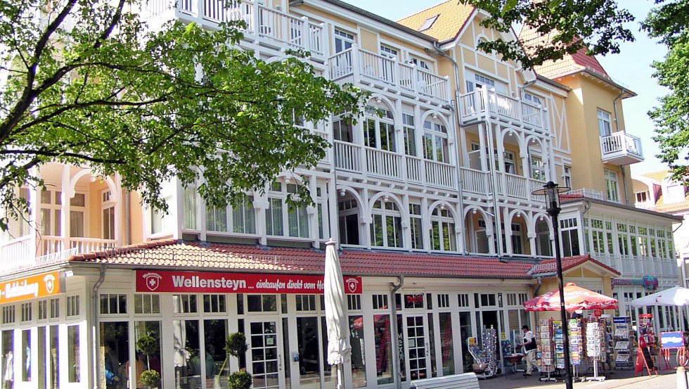 Au&szlig;enansicht des D&uuml;nenschloss Apartmenthauses, &copy; Fewo-Christ