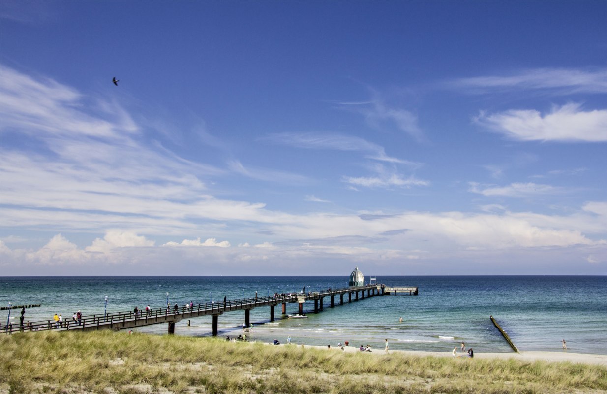 Gästemagnet an der Ostsee - die Zingster Seebrücke. // © Sarah Kunze Gästemagnet an der Ostsee - die Zingster Seebrücke. // © Sarah Kunze