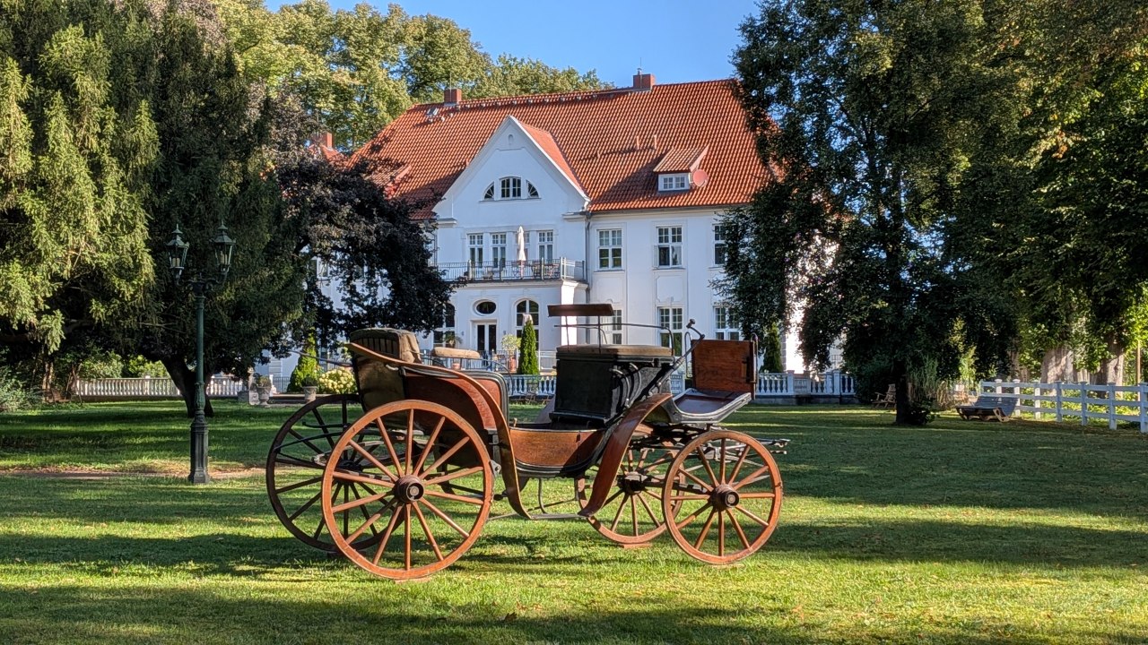 Auf Schloss Badow finden historische Kutschen eine neue Heimat // &copy; Alexandra Lotz