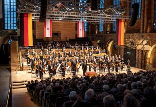 Neubrandenburger Philharmonie spielt anlässlich des Tag des Deutschen Einheit in der Konzertkirche // © Vier-Tore-Stadt Neubrandenburg Neubrandenburger Philharmonie spielt anlässlich des Tag des Deutschen Einheit in der Konzertkirche // © Vier-Tore-Stadt Neubrandenburg