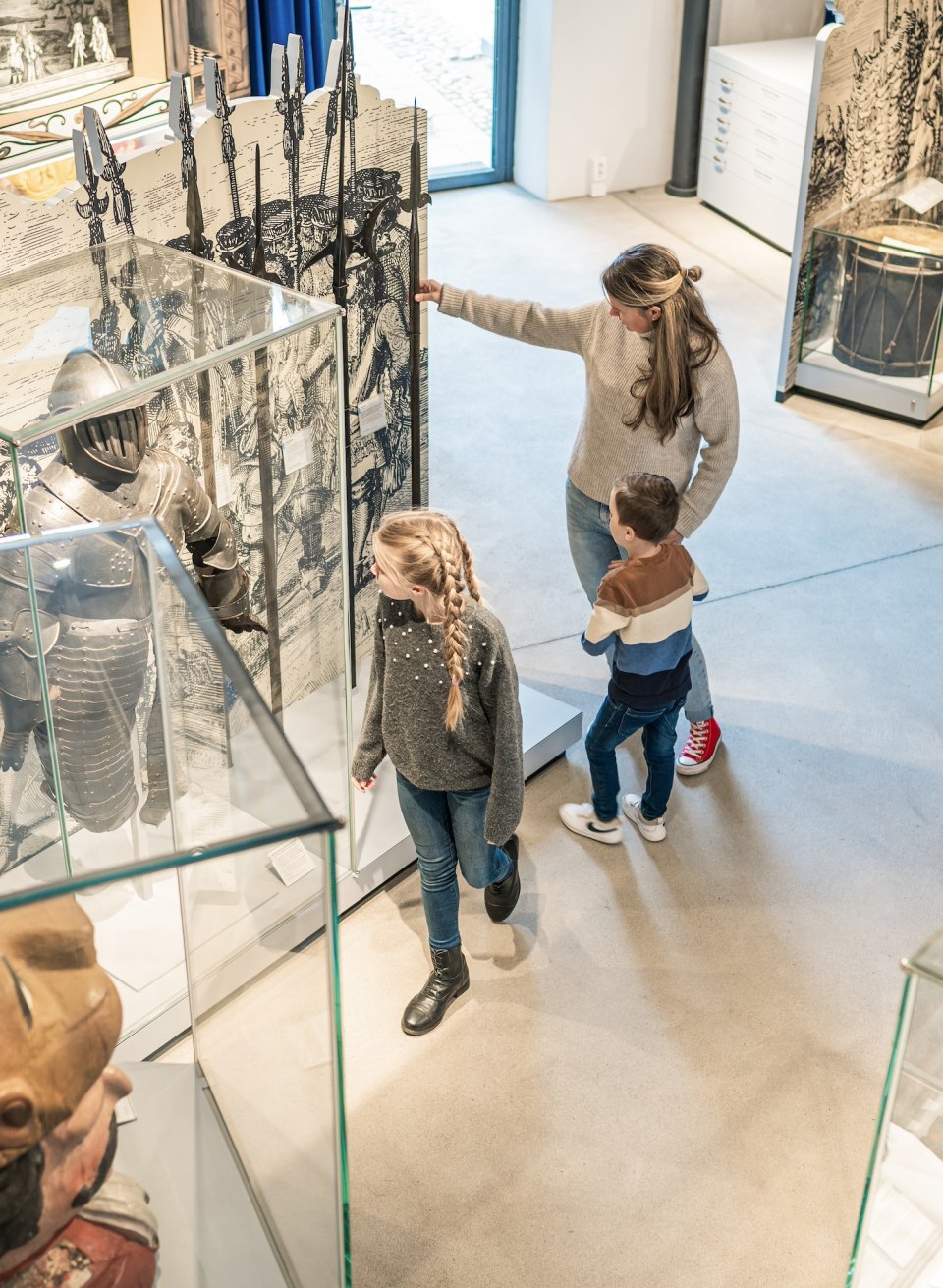 Familienausflug in das Stadtgeschichtliche Museum im Schabbell in Wismar in dem man in die faszinierende Geschichte der Stadt eintauchen kann. // © MV-T/Tieman Familienausflug in das Stadtgeschichtliche Museum im Schabbell in Wismar in dem man in die faszinierende Geschichte der Stadt eintauchen kann.