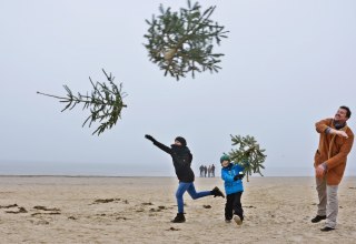 &copy; Weihnachtsbaumweitwurf in Familie .JPG