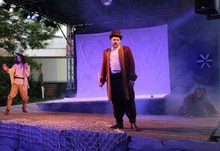 &copy; Compagnie de Comedie