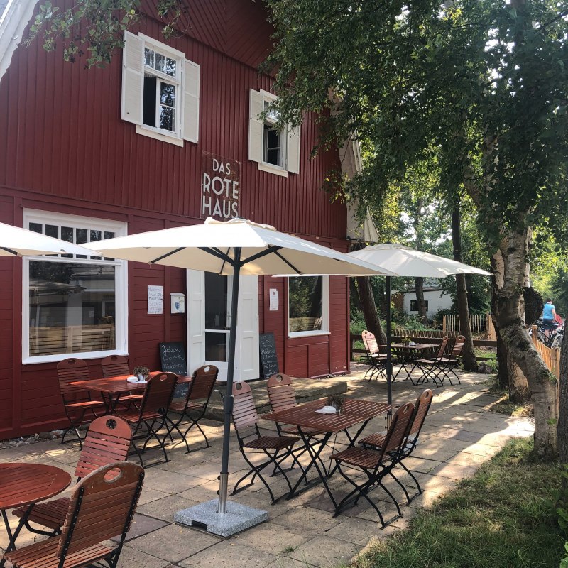 Het rode huis met tuin // &copy; Cathrin Brandes