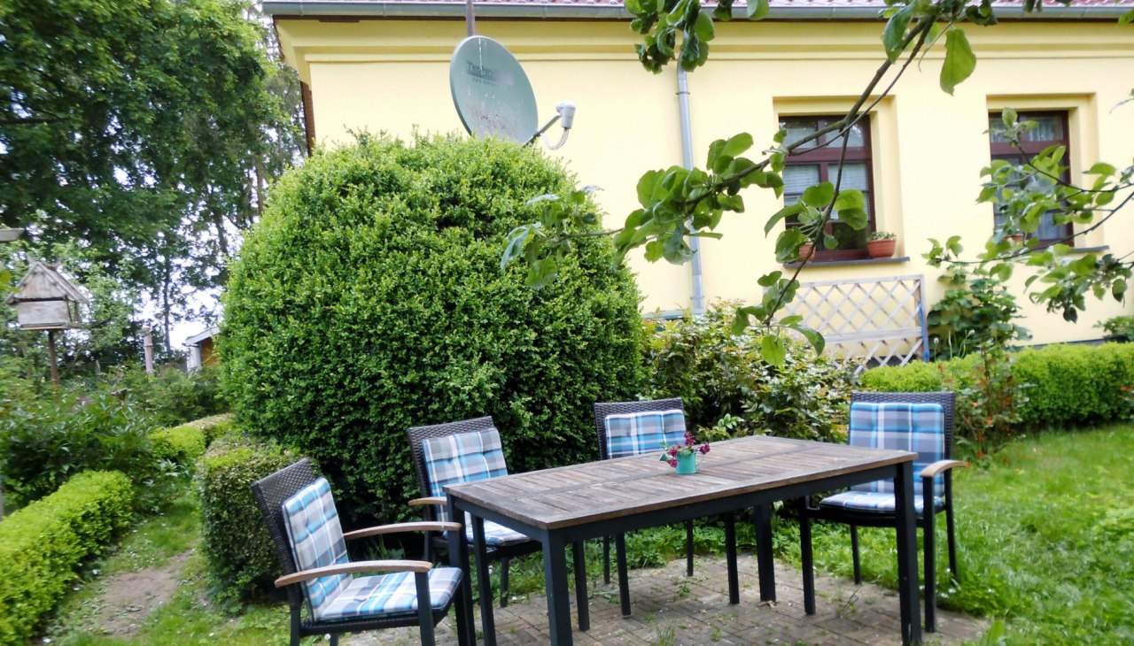 Verschiedene Sitzecken im Garten laden zum verweilen ein, © Birgit Possehl Verschiedene Sitzecken im Garten laden zum verweilen ein, © Birgit Possehl