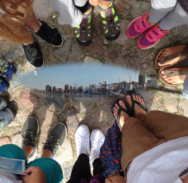 Zu Fu&szlig; entdecken wir mit Spielen und R&auml;tseln Warnem&uuml;nde und leben uns danach kreativ aus! // &copy; JSB e. V.