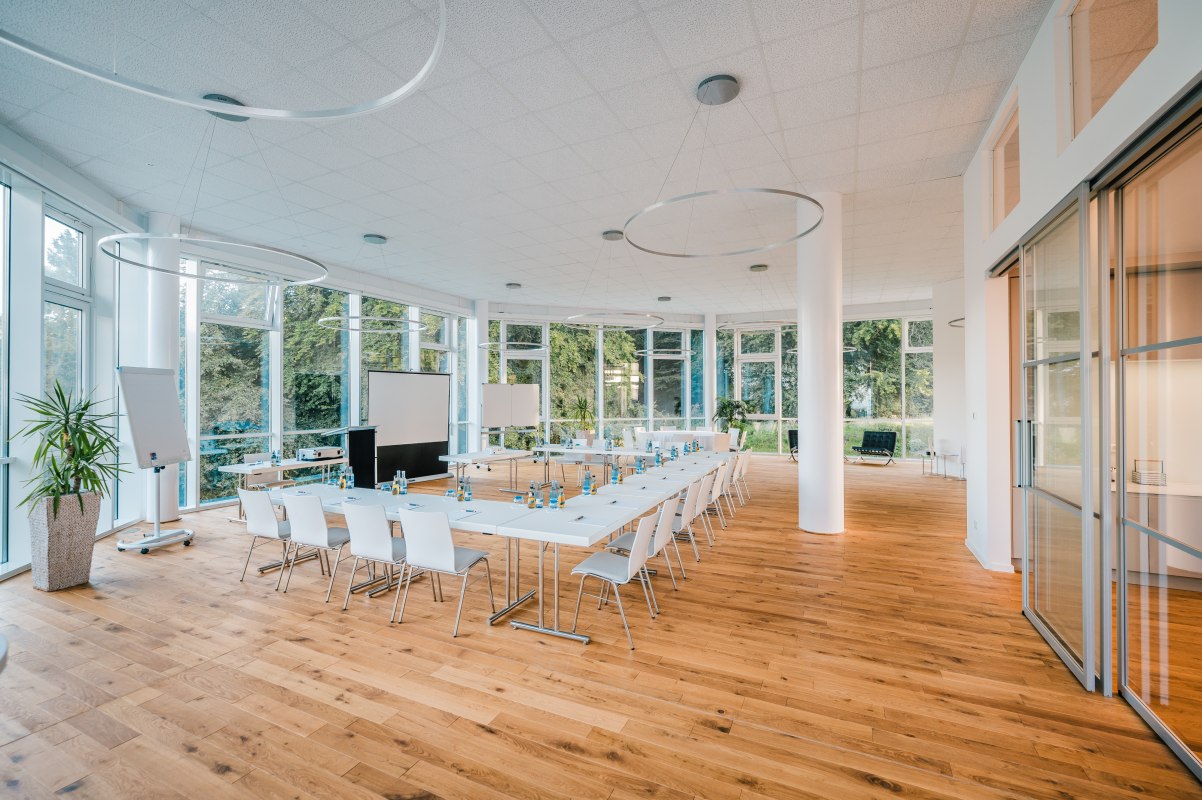 Binnenzicht van de evenementenhal Oktagon Schloss Ranzow // &copy; Schloss Ranzow / FotoArt Mirko Boy