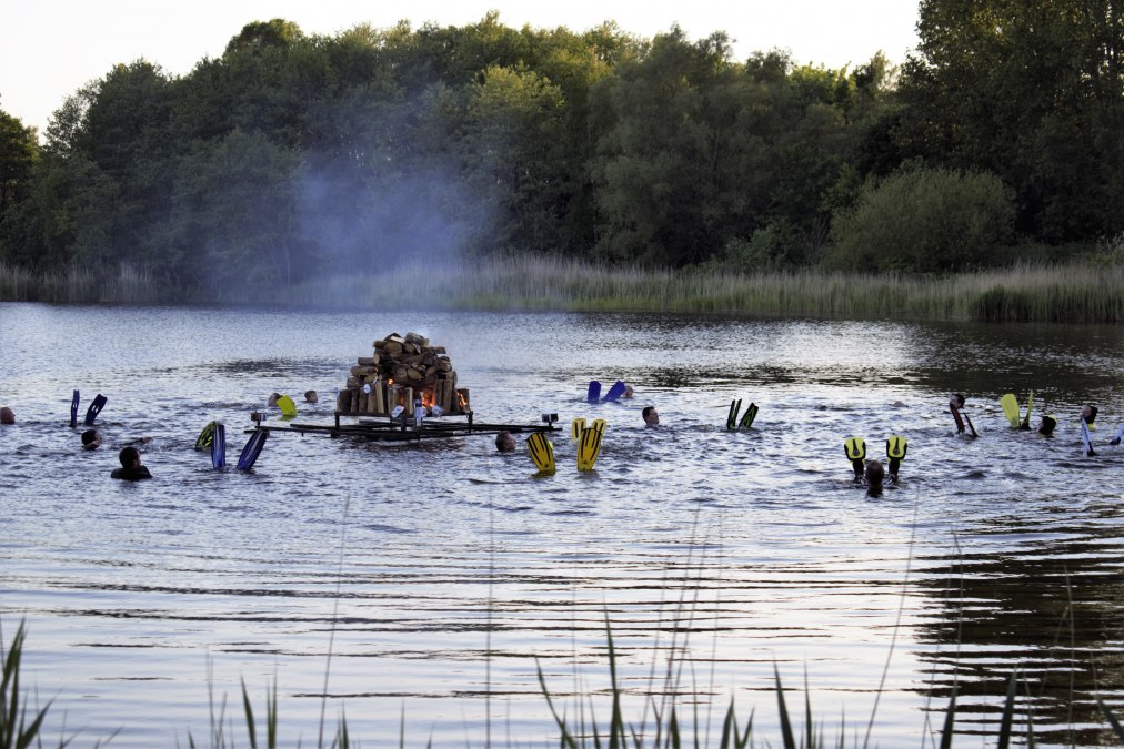 Fackelschwimmen auf dem K&ouml;lpinsee, &copy; fackelschwimmen5.jpg