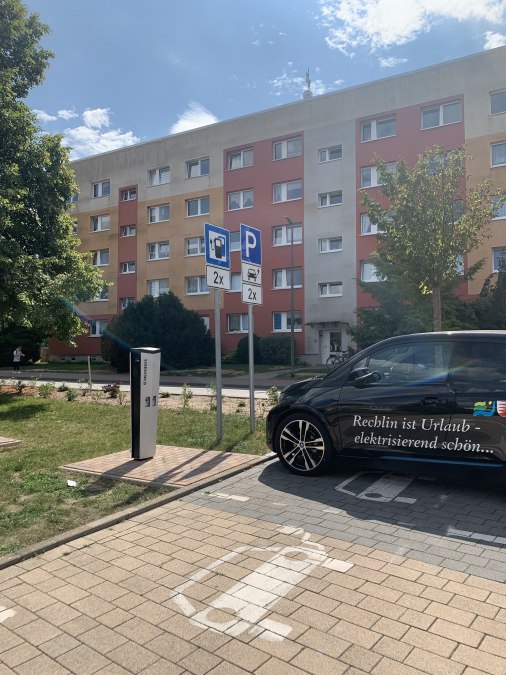 E-Ladesäulen Rechlin, © TDG Rechlin mbH E-Ladesäulen Rechlin, © TDG Rechlin mbH