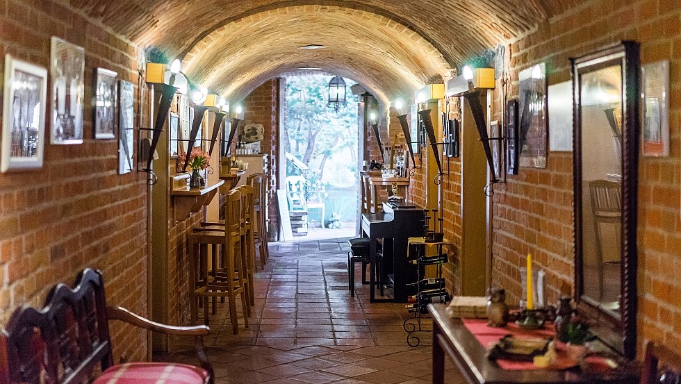 Das Gewölbe - ein urgemütliches Restaurant mit Bar und Weinkeller // © Gutshotel Groß Breesen Das Gewölbe - ein urgemütliches Restaurant mit Bar und Weinkeller // © Gutshotel Groß Breesen
