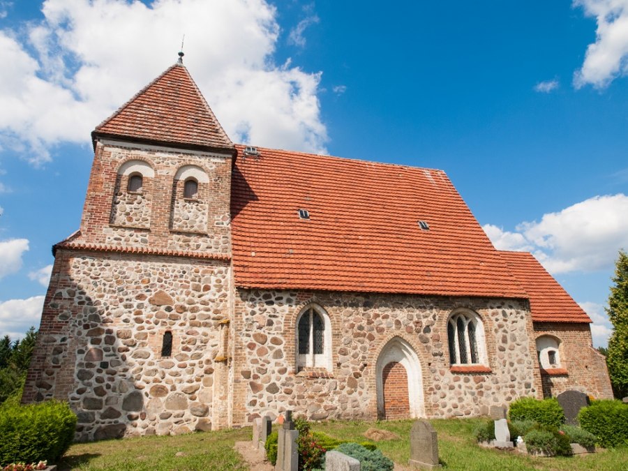 Dorfkirche von der Südseite aus fotografiert., © Frank Burger