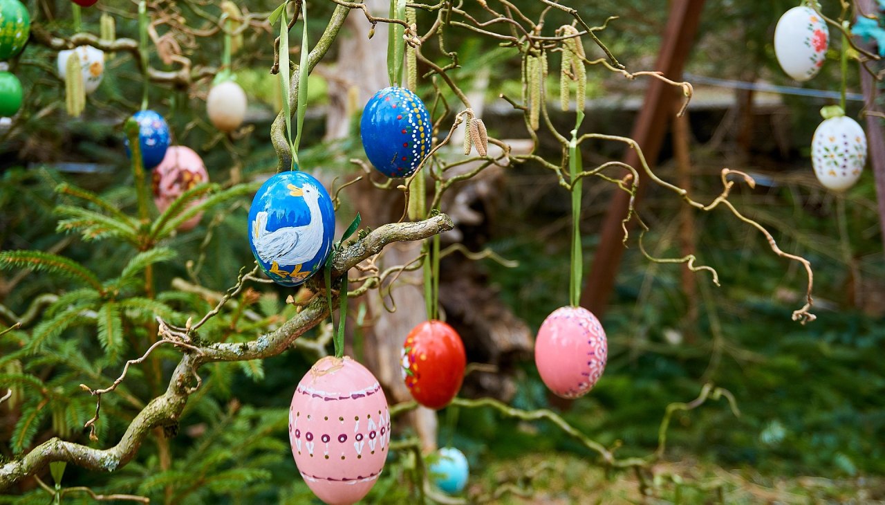 Die M&auml;rchenoma ist zu Besuch!, &copy; easter-well-3302862_1920.jpg