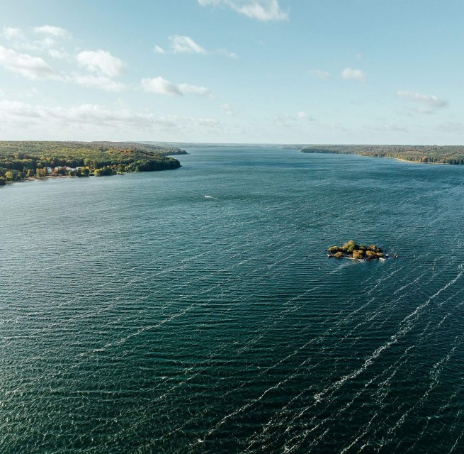 Tollensesee Neubrandenburg mit Torpedoversuchsanstalt // © MV-T/Gänsicke Tollensesee Neubrandenburg mit Torpedoversuchsanstalt // © MV-T/Gänsicke