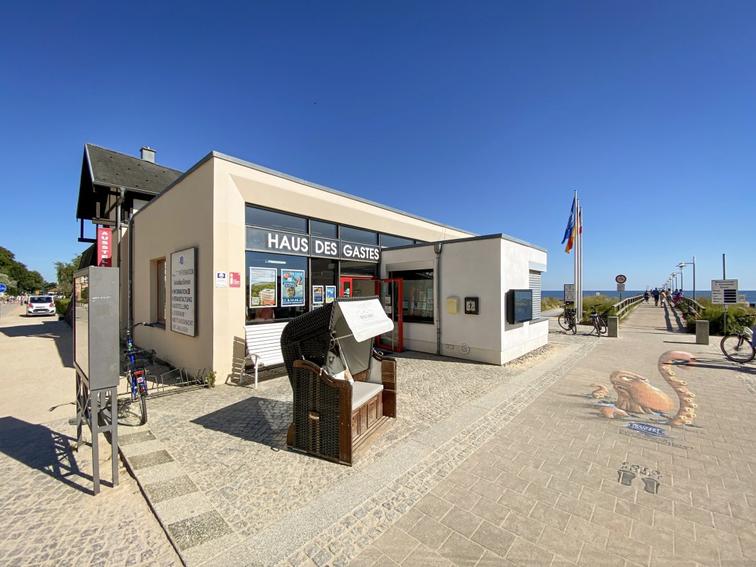 Das Haus des Gastes in Bansin ist die erste Anlaufstelle für Touristen, Veranstaltungsinteressierte und Kunstliebhaber. // © KaiserbäderTouristmusService GmbH Das Haus des Gastes in Bansin ist die erste Anlaufstelle für Touristen, Veranstaltungsinteressierte und Kunstliebhaber. // © KaiserbäderTouristmusService GmbH