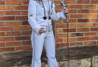 Rockrevue der Fritz-Reuter-Bühne zu Gast im Freilichtmuseum Schwerin-Mueß // © Fred-Ingo Pahl Rockrevue der Fritz-Reuter-Bühne zu Gast im Freilichtmuseum Schwerin-Mueß // © Fred-Ingo Pahl