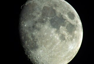 Der Mond mit dem Goldenen Henkel, Foto von Guido Strauß // © Guido Strauß Der Mond mit dem Goldenen Henkel, Foto von Guido Strauß // © Guido Strauß