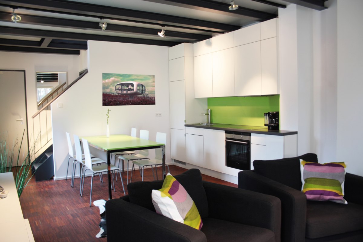 6-Personen Apartment "Die Sonnige"3-Geschoss-Maisonette | 100m&sup2; | Wohnraum mit K&uuml;che 3 Schlafr&auml;ume | 2 B&auml;der | WC | Sauna | Terrasse // &copy; Haus D&uuml;ne31