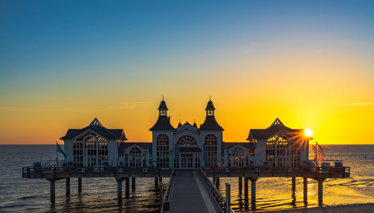 Die berühmte Selliner Seebrücke ist ganzjähriges Touristen-Highlight auf Rügen. Sie befindet sich in unmittelbarer Nähe vom Park Hotel Sellin., © Celina Häfker/ Shunjit D´Costa Die berühmte Selliner Seebrücke ist ganzjähriges Touristen-Highlight auf Rügen. Sie befindet sich in unmittelbarer Nähe vom Park Hotel Sellin., © Celina Häfker/ Shunjit D´Costa