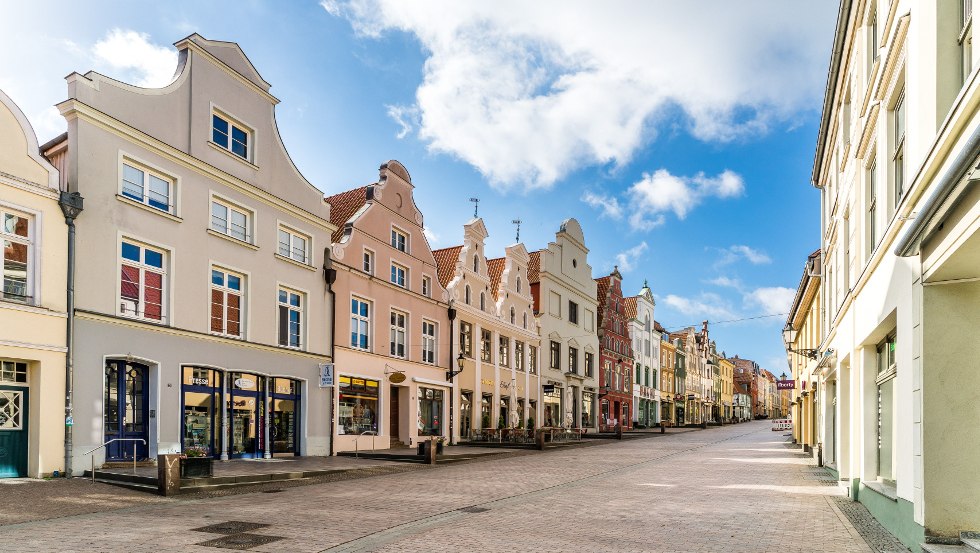 Typische Giebelh&auml;user in der Kr&auml;merstra&szlig;e Wismar // &copy; TZ Wismar, Alexander Rudolph