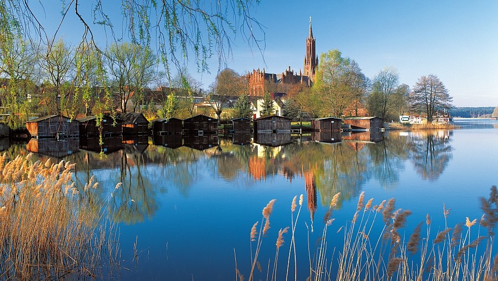 Blick auf die St. Marienkirche in Röbel/Müritz - eines der ältesten Backsteingebäude Mecklenburg-Vorpommerns, © TMV/Grundner Blick auf die St. Marienkirche in Röbel/Müritz - eines der ältesten Backsteingebäude Mecklenburg-Vorpommerns, © TMV/Grundner