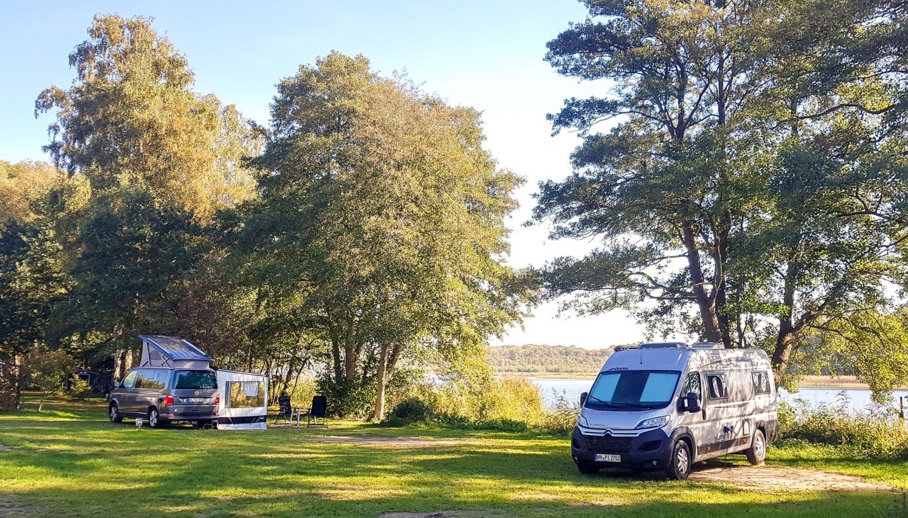 Stellpl&auml;tze am See, &copy; Henrike Track